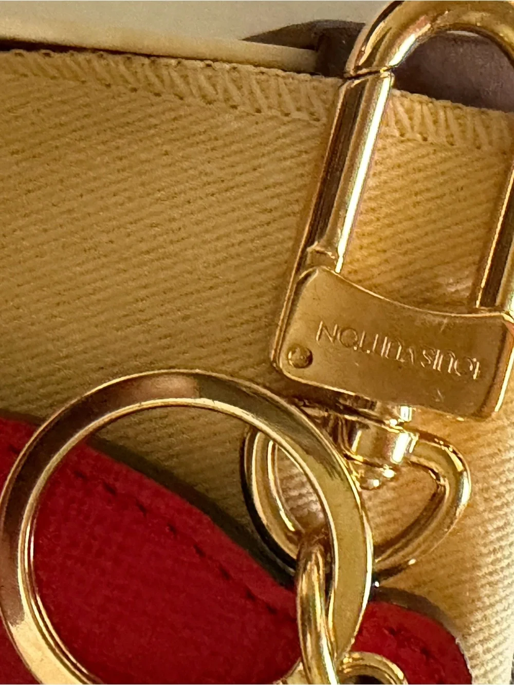 💞Auth Louis Vuitton Monogram Illustre Multi V bag charm💓